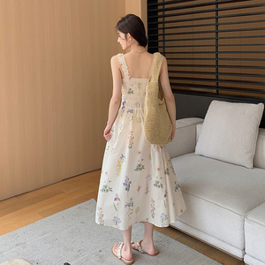法式复古茶歇碎花吊带连衣裙女2025夏季新款韩版收腰显瘦甜美长裙图片