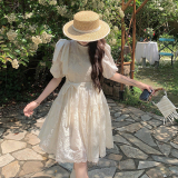 米白色夏系带收腰巨好看小个子裙子2025新款女蕾丝提花法式连衣裙，女装连衣裙，唛多