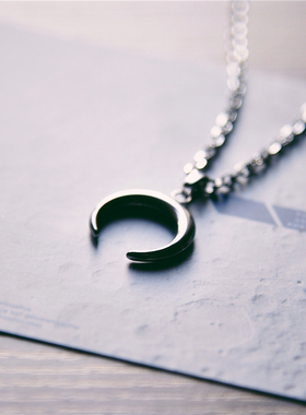 钛钢ins暗黑风配饰月亮项链