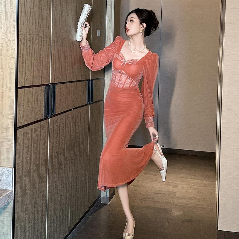 性感气质丝绒连衣裙女装2026新款蕾丝拼接灯笼袖修身包臀鱼尾裙子