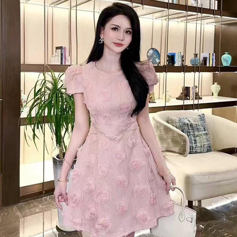 名媛风粉色a字连衣裙2026新款女夏季立体花朵气质收腰生日礼服裙
