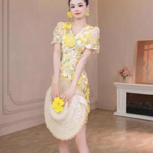 立体花朵设计感减龄连衣裙女装2026新款法式v领夏日氛围感小裙子