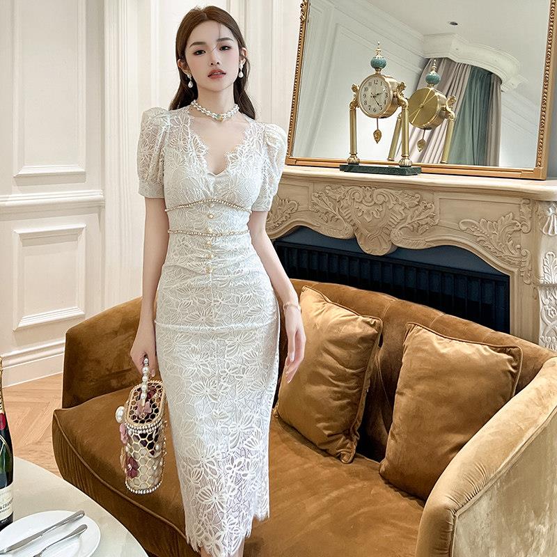 性感蕾丝裙子女夏季2026新款高级感法式温柔风气质小众V领洋装