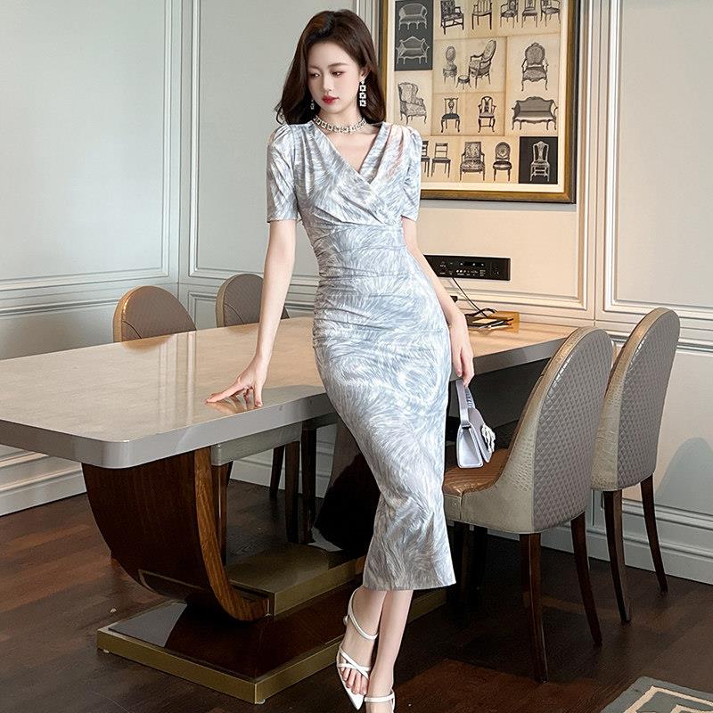 法式v领显身材连衣裙女装2026新款夏装轻奢名媛气质修身包臀长裙