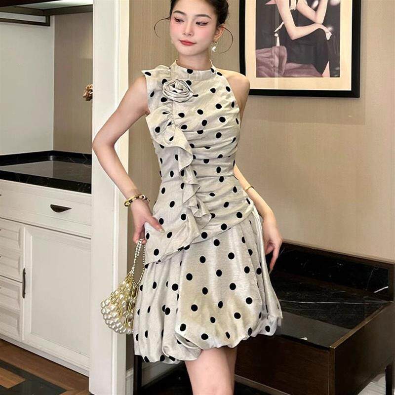 性感露肩波点连衣裙2026新款女夏季名媛气质花苞裙生日聚会礼服裙