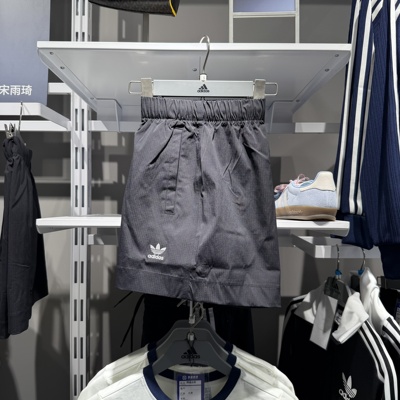 Adidas阿迪达斯三叶草女25年夏季新款简约梭织速干运动短裤JD1511