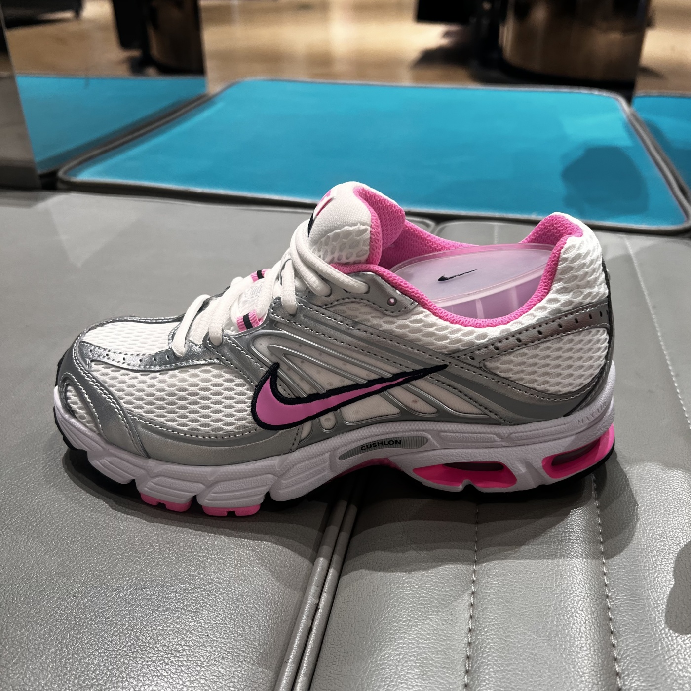 Nike耐克AIR MAX MOTO 2K女子运动透气耐磨缓震跑步鞋 HQ2056-101
