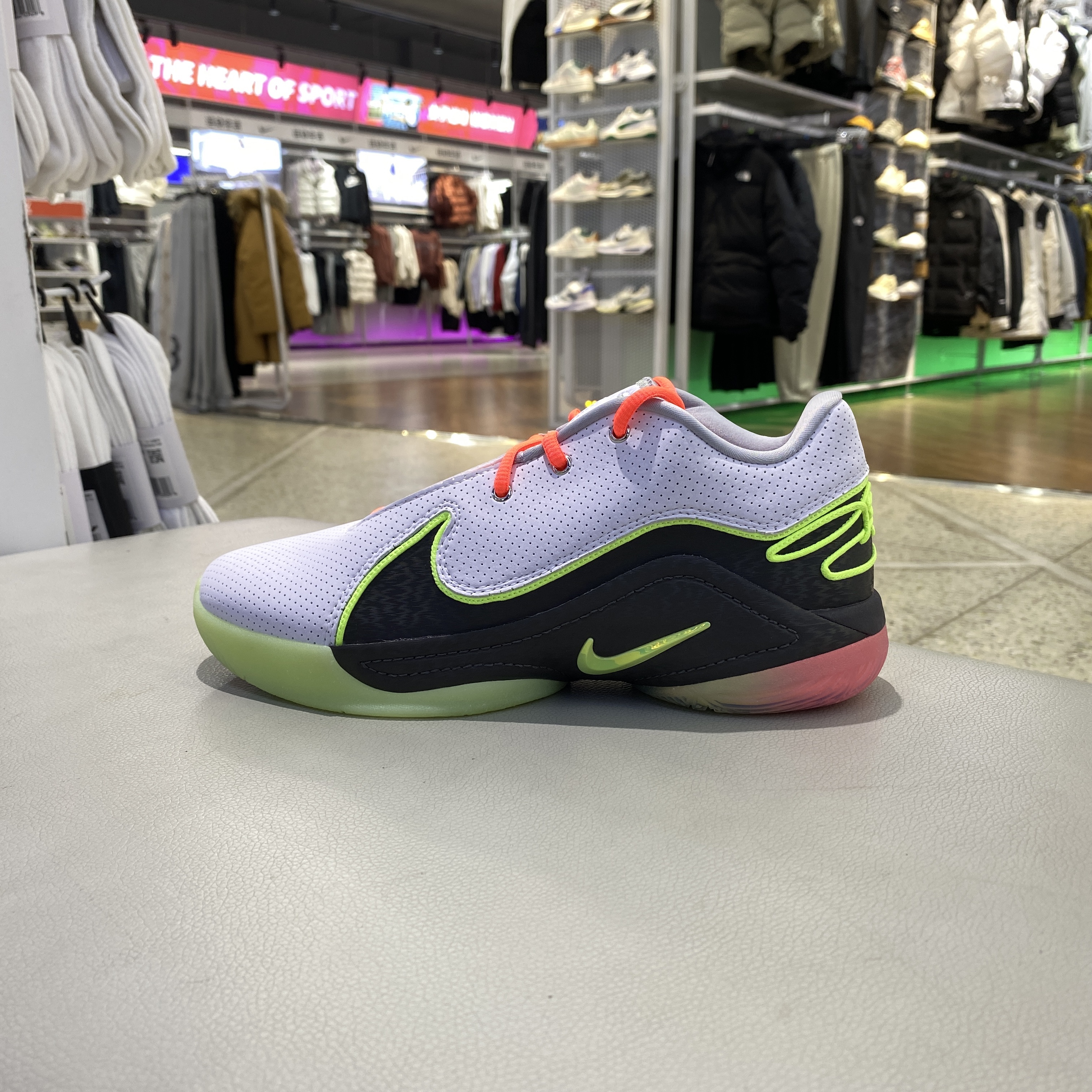Nike耐克男女童LEBRON22詹姆斯22大童实战篮球鞋新款IB2741-100