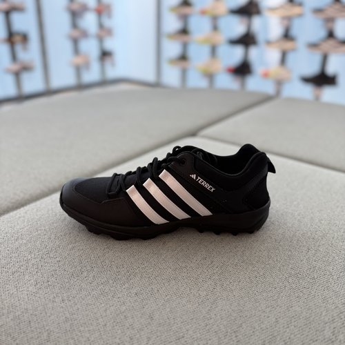 Adidas阿迪达斯男减震运动鞋25春季新款轻便透气登山溯溪鞋HP8632