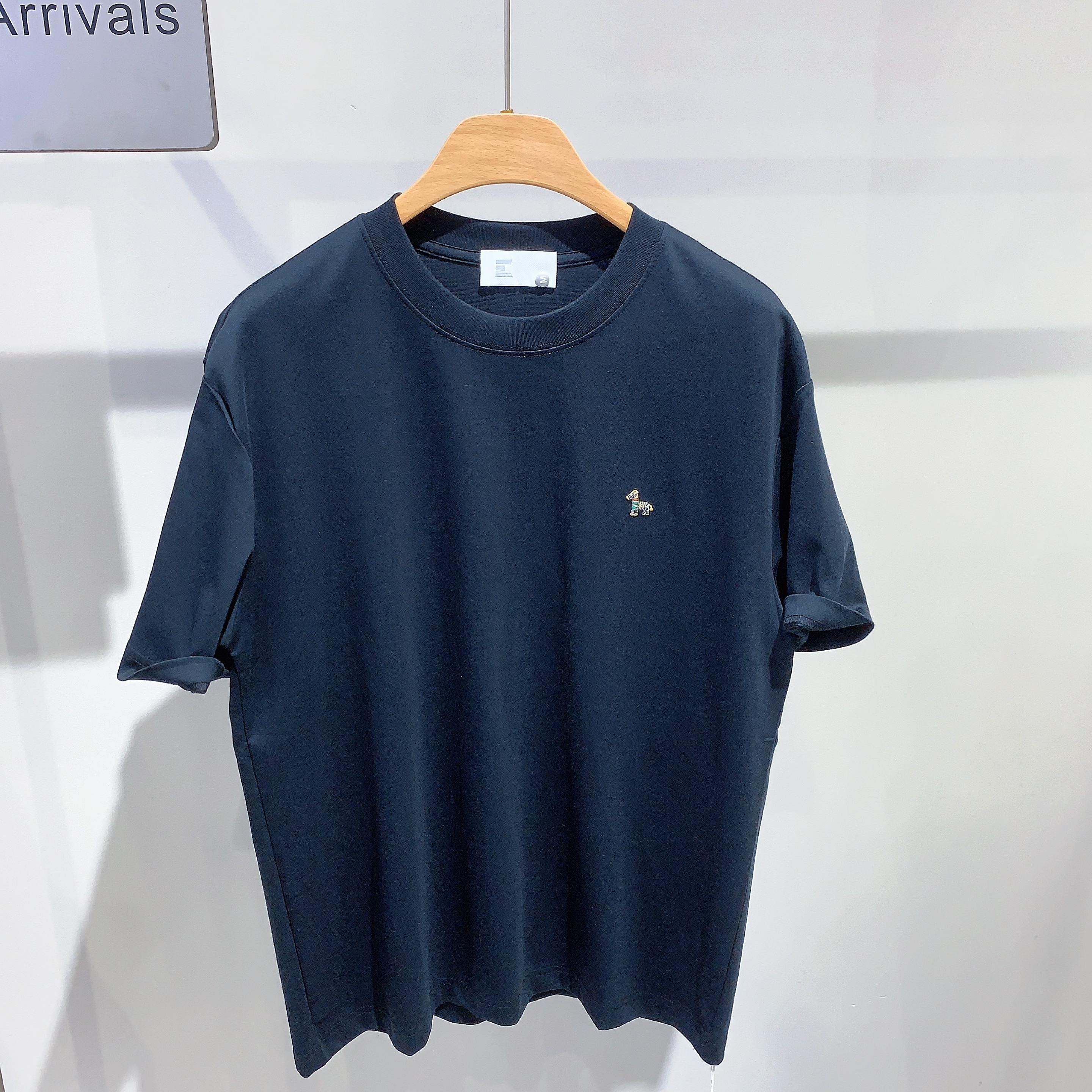 2026年夏季新款短袖t恤男士白色薄款简约T恤衫柔软休闲半截袖上衣