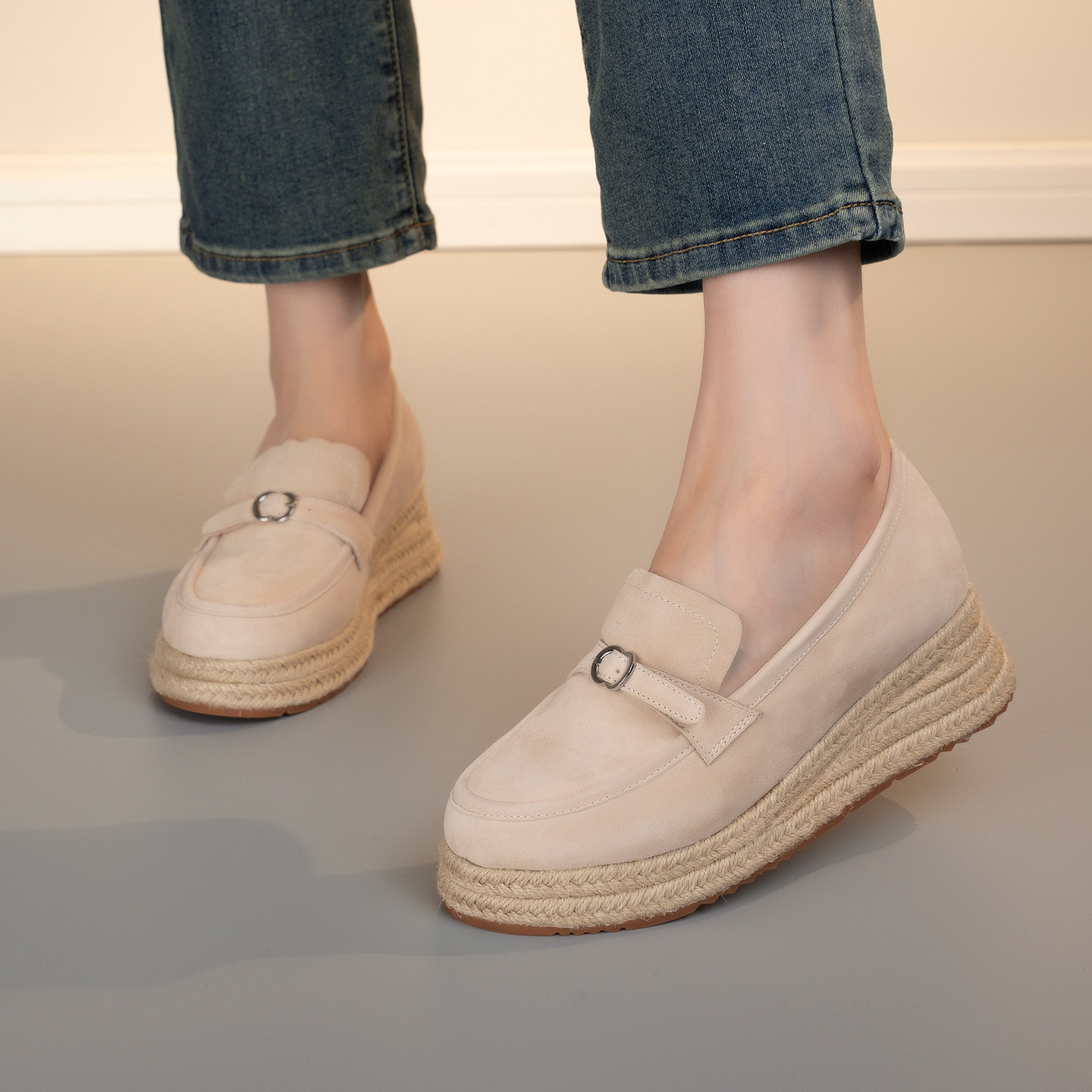 复古风羊反绒厚底乐福鞋女一脚蹬草编坡跟深口单鞋圆头通勤优雅,女鞋,深口单鞋,淘宝优惠券,粉丝福利购,淘宝优惠卷