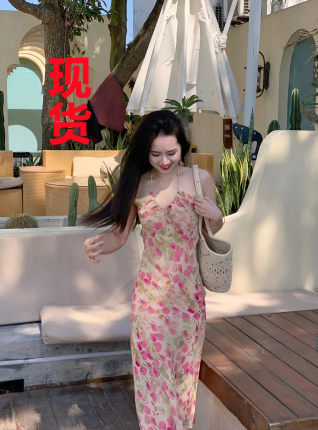 花漾夏日 谁穿谁好看 温柔气质女修身挂脖露背吊带连衣裙/开衫