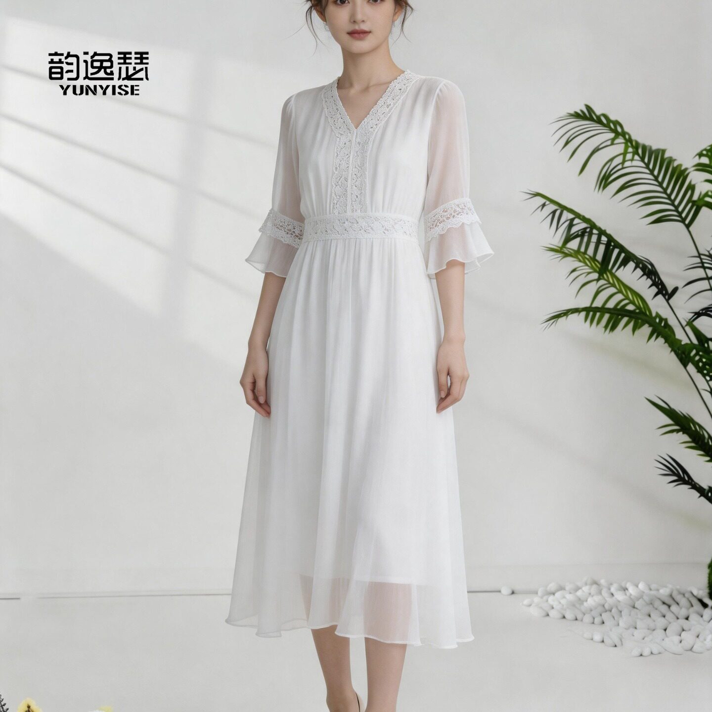 白色桑蚕丝真丝连衣裙