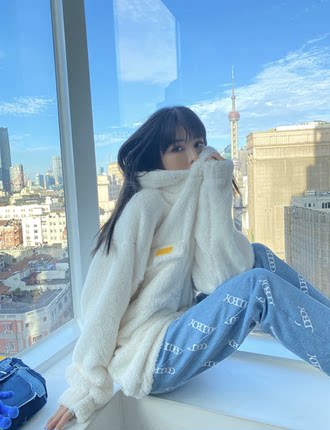 4折现货|官方代理 xoxogoodboy  logo毛绒皮草连帽卫衣 20YB05