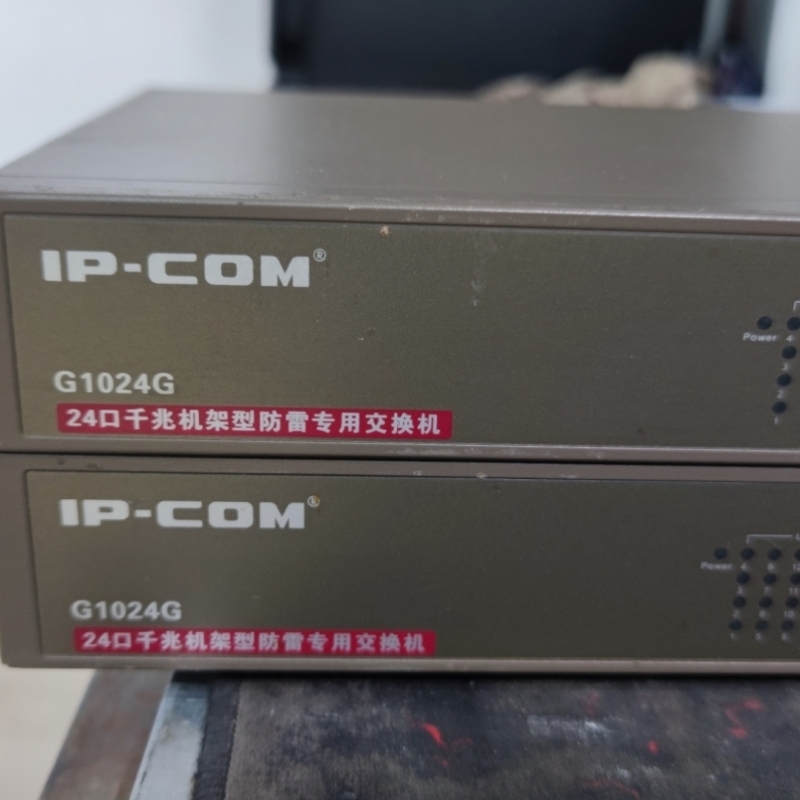 议价IPcom 全千兆交换机 实物拍摄9成新左右，无修无拆。打