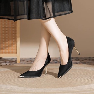 韩版 黑色绒面名媛风浅口气质单鞋 女细跟2024年新款 金属尖头高跟鞋