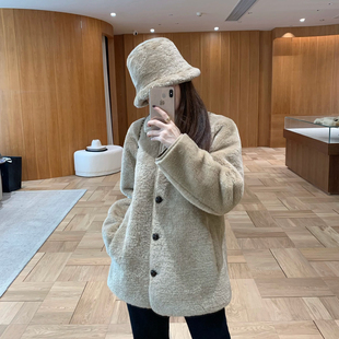 EASE冬季时髦名媛风羊羔毛皮毛一体长袖纽扣外套女百搭保暖开衫潮