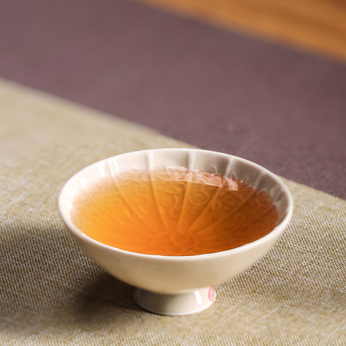 仿古全手白定薄胎印花主人杯