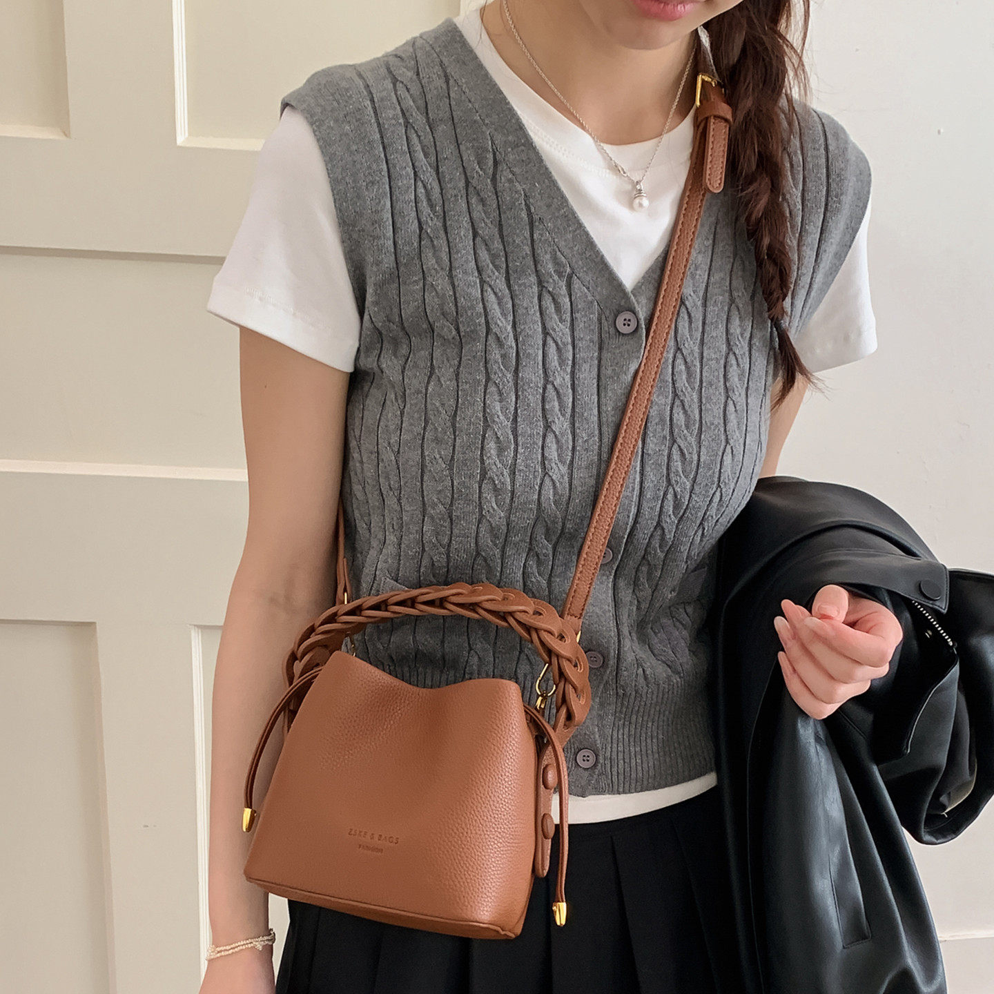 森系ins轻奢小众水桶包女士2026新款文艺风手拎包时尚单肩斜挎包