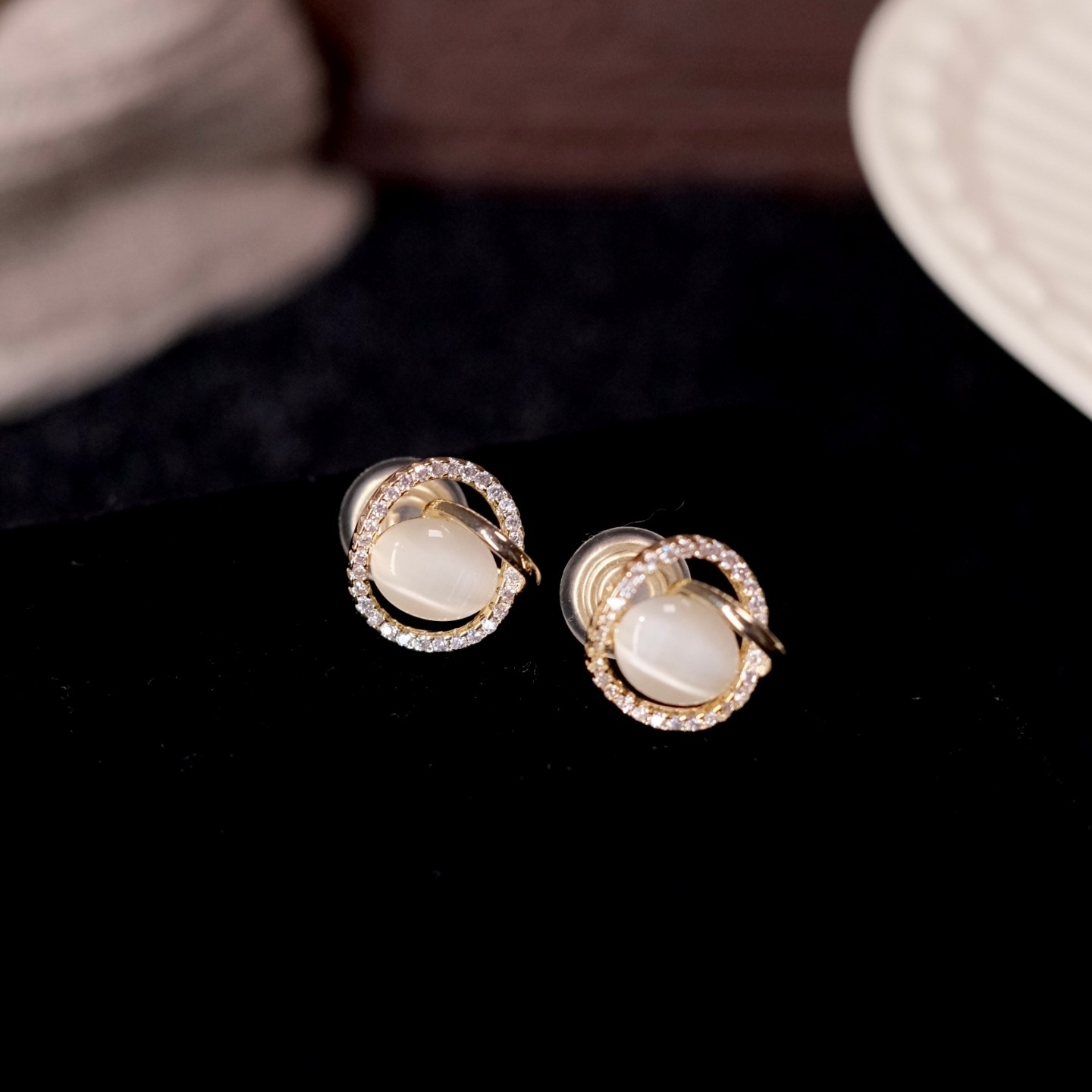 温柔法式猫眼石镶钻耳夹耳钉