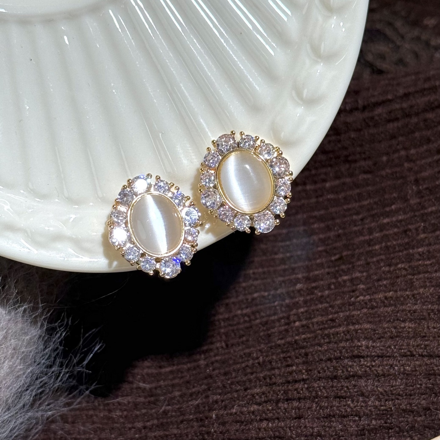 耳畔知更｜复古优雅法式气质轻奢闪钻猫眼石耳夹无耳洞耳饰蚊香盘