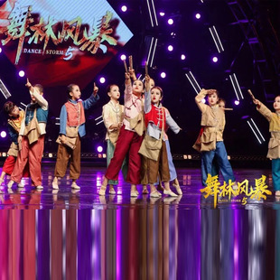 小报童的歌舞蹈服歌声在那时曙光演出服卖报歌儿时乐甜甜的糖球会