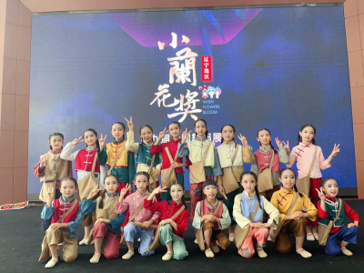 歌声在那时舞蹈服黎明前送达小报童的歌演出服卖报歌报童晨曦民国