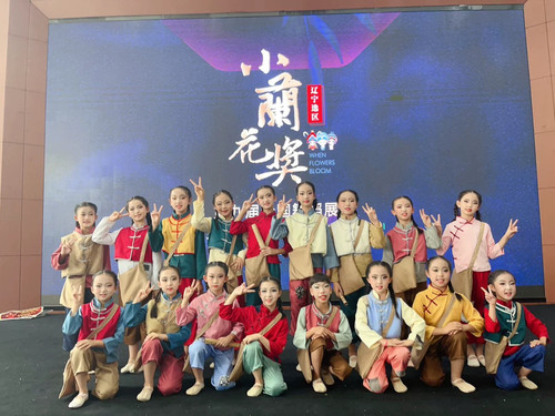 歌声在那时舞蹈服黎明前送达小报童的歌演出服卖报歌报童晨曦民国