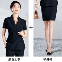 Черный пиджак классического кроя, юбка, короткий рукав