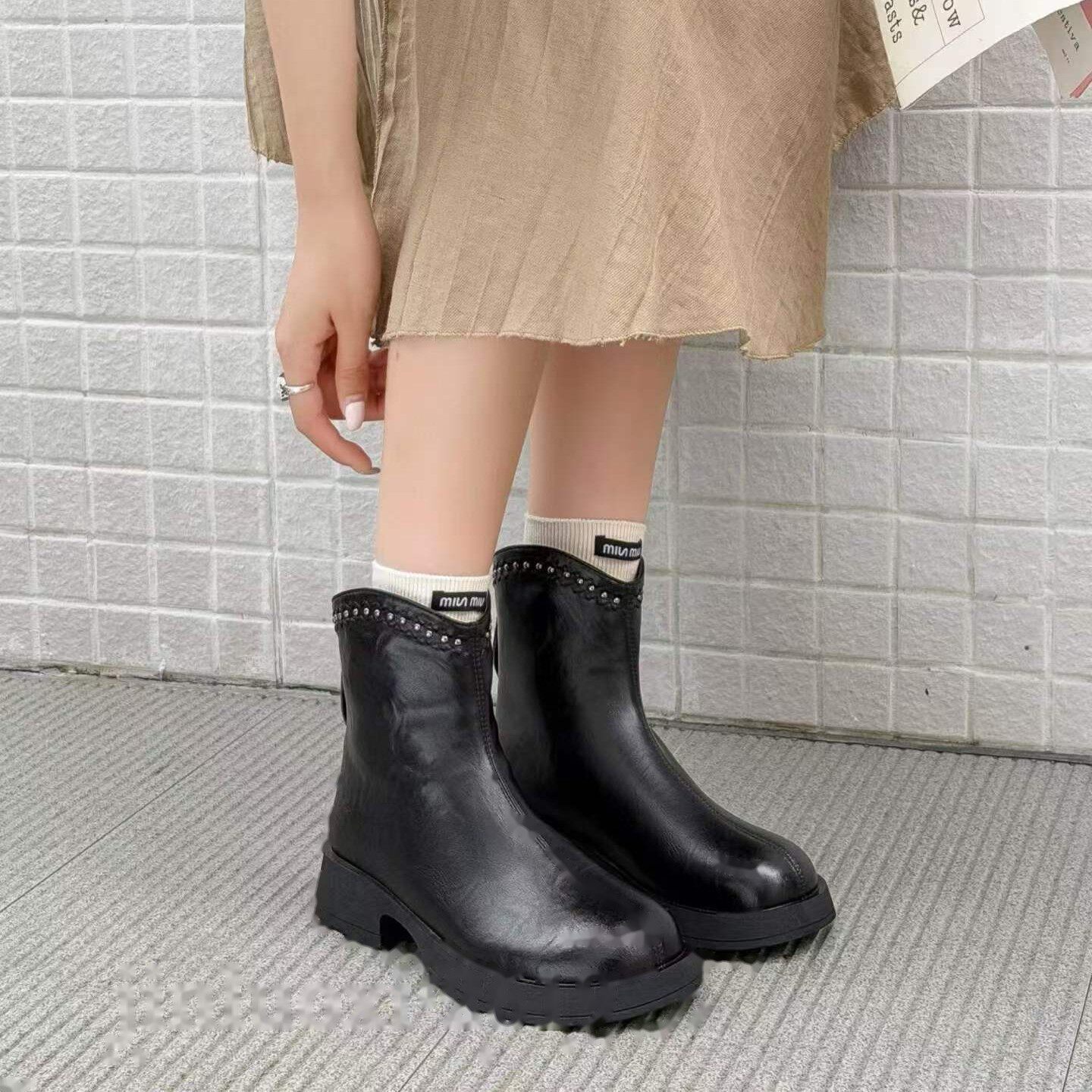 韩版秋冬铆钉中跟厚底马丁短靴女