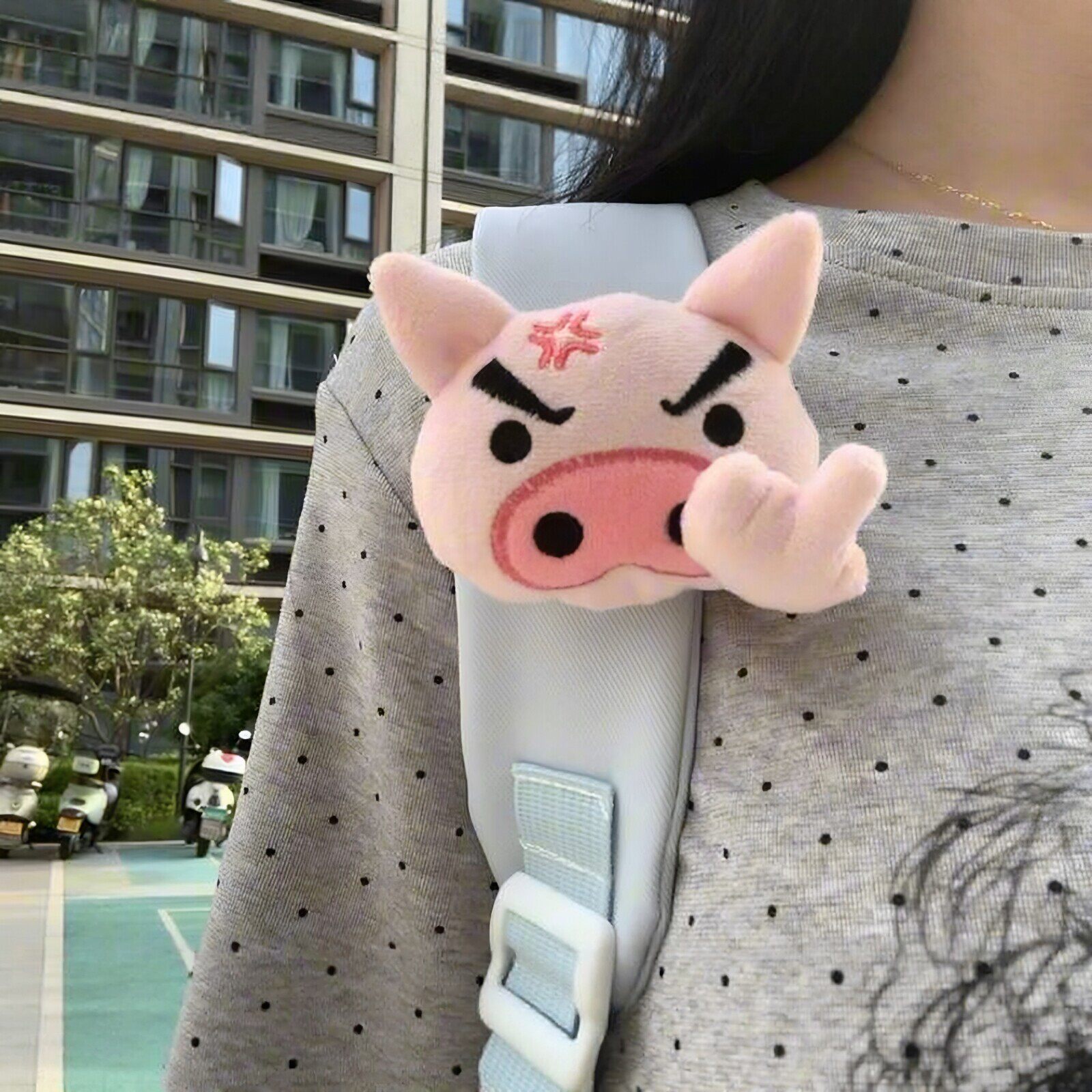 左卫门愤怒小猪毛绒挂绳钥匙扣包包挂件卡通胸针磁吸中指可拆卸