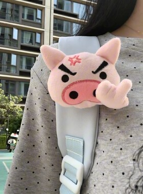 左卫门愤怒小猪毛绒挂绳钥匙扣包包挂件卡通胸针磁吸中指可拆卸