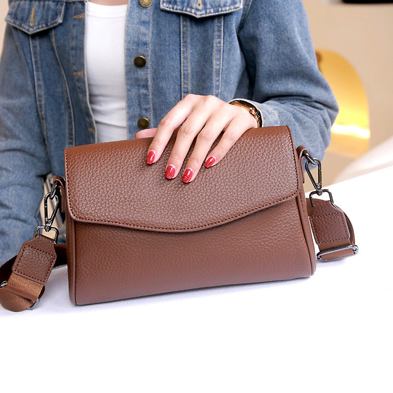 直播热销中年女士包包秋冬新款简约百搭软皮单肩腋下包手提斜挎包,箱包皮具/热销女包/男包,通用款女包,淘宝优惠券,粉丝福利购,淘宝优惠卷