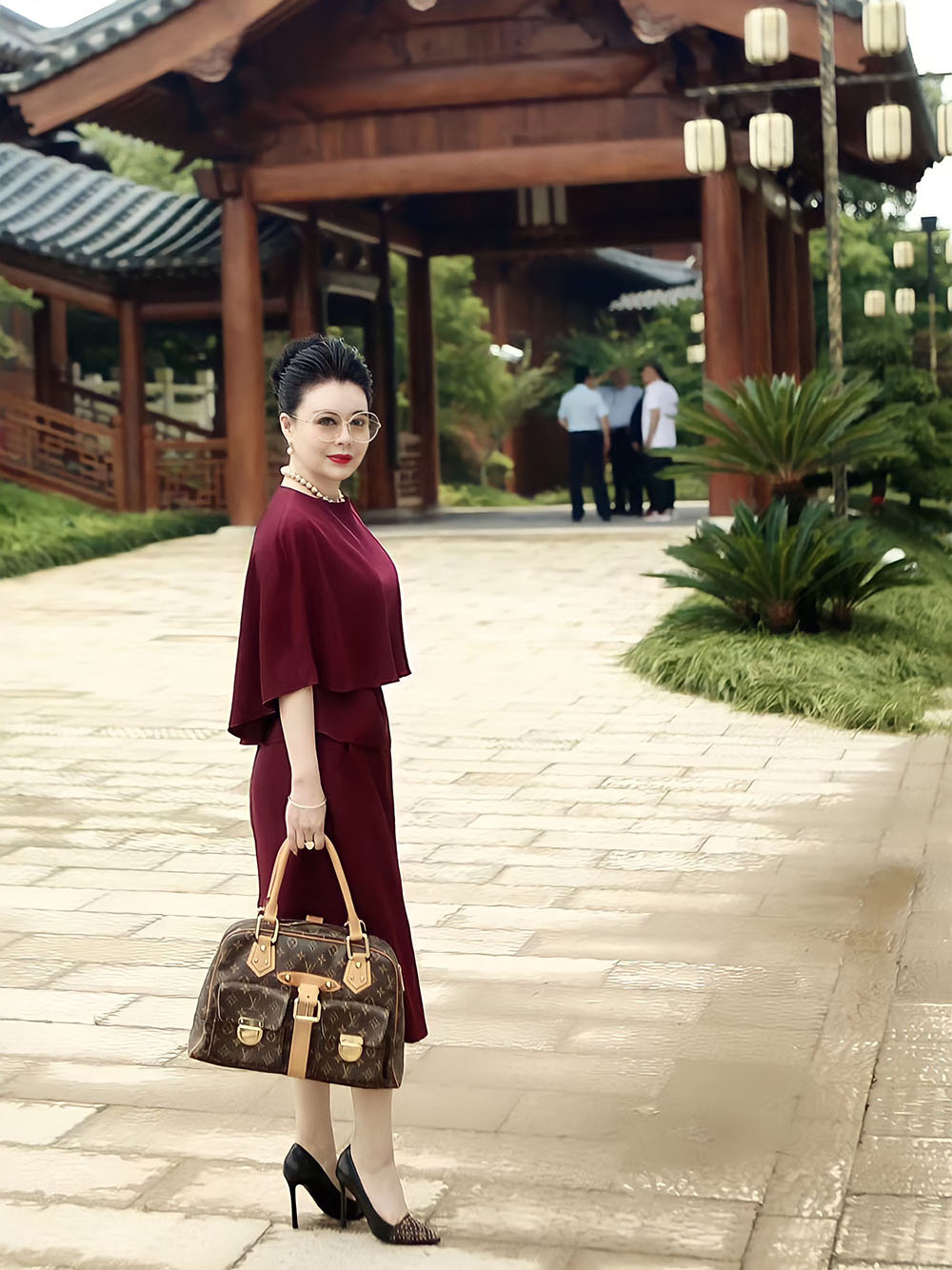 酒红色披肩袖连衣裙婚礼妈妈装小礼服旗袍上海明星设计师高端定制