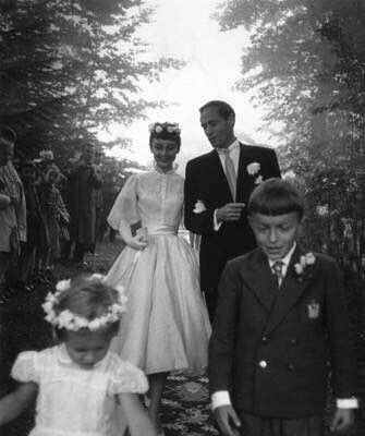 实体店(有样衣）奥黛丽赫本蓬蓬立领订婚婚纱小礼服量身高级定制