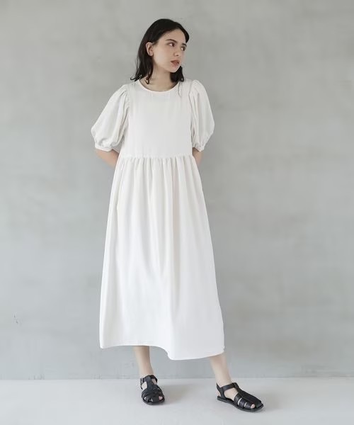 日单纯色圆领泡泡袖A字连衣裙女连衣裙