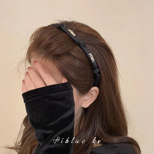 精致水钻字母发箍miu系高颅顶高级感气质压发头箍女2026新款 头饰