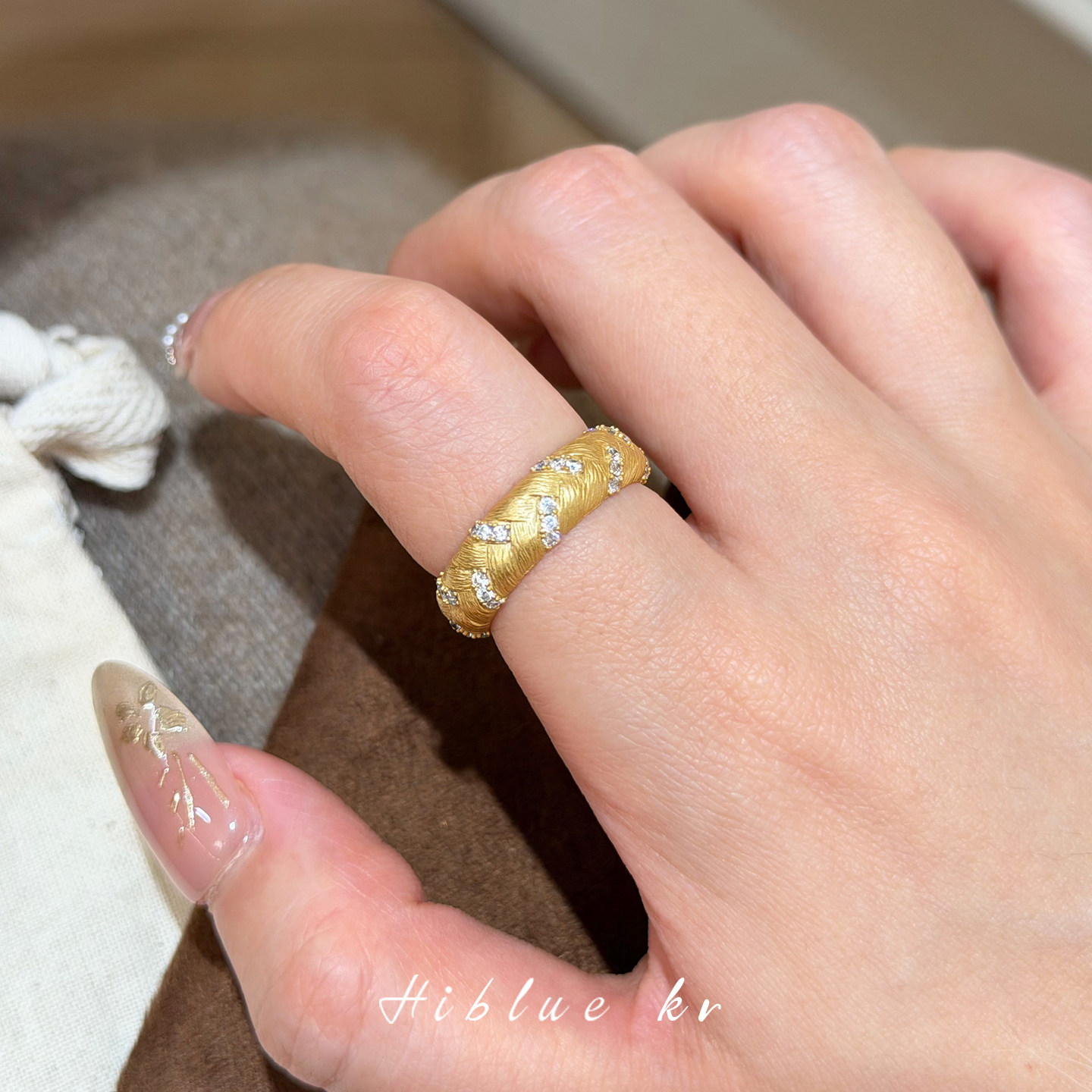 金色拉丝麻花锆石食指戒指女小众设计轻奢高级感气质2026新款爆款