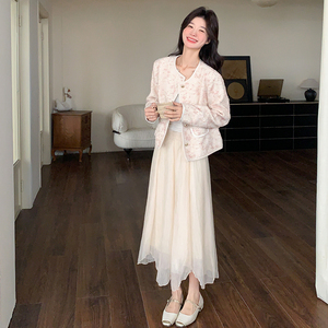 新中式粉色短款提花小香风外套女春秋2025新款气质名媛高级感上衣,粉色运动内衣搭配图片