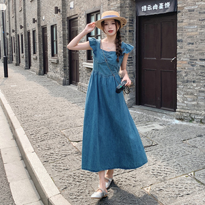 薄款小飞袖牛仔连衣裙女夏季2024法式复古减龄别致收腰显瘦长裙子图片