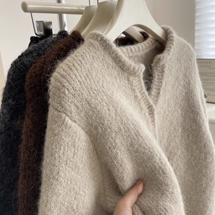 毛绒感~韩系小V领开衫毛衣女！秋冬软糯百搭显瘦厚实短款针织外套