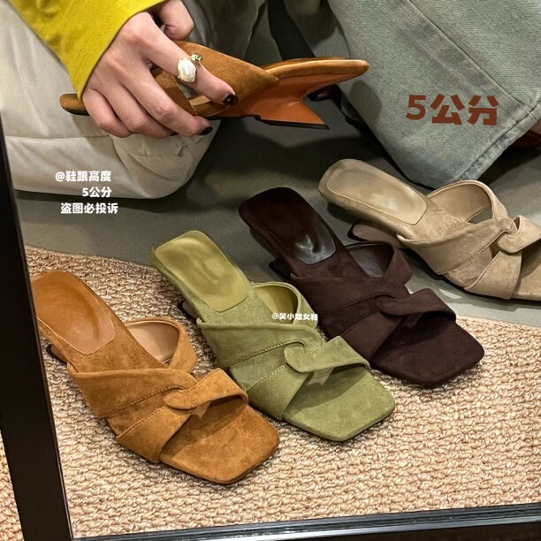 可以暴走的拖鞋！夏季新款交叉带方头坡跟凉拖女复古港风外穿百搭