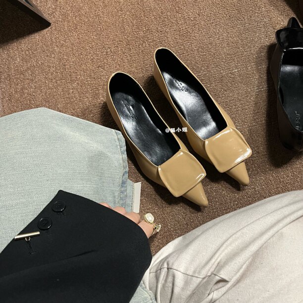 2026春秋新款法式气质红色粗跟尖头单鞋配裙子百搭黑色低跟女鞋