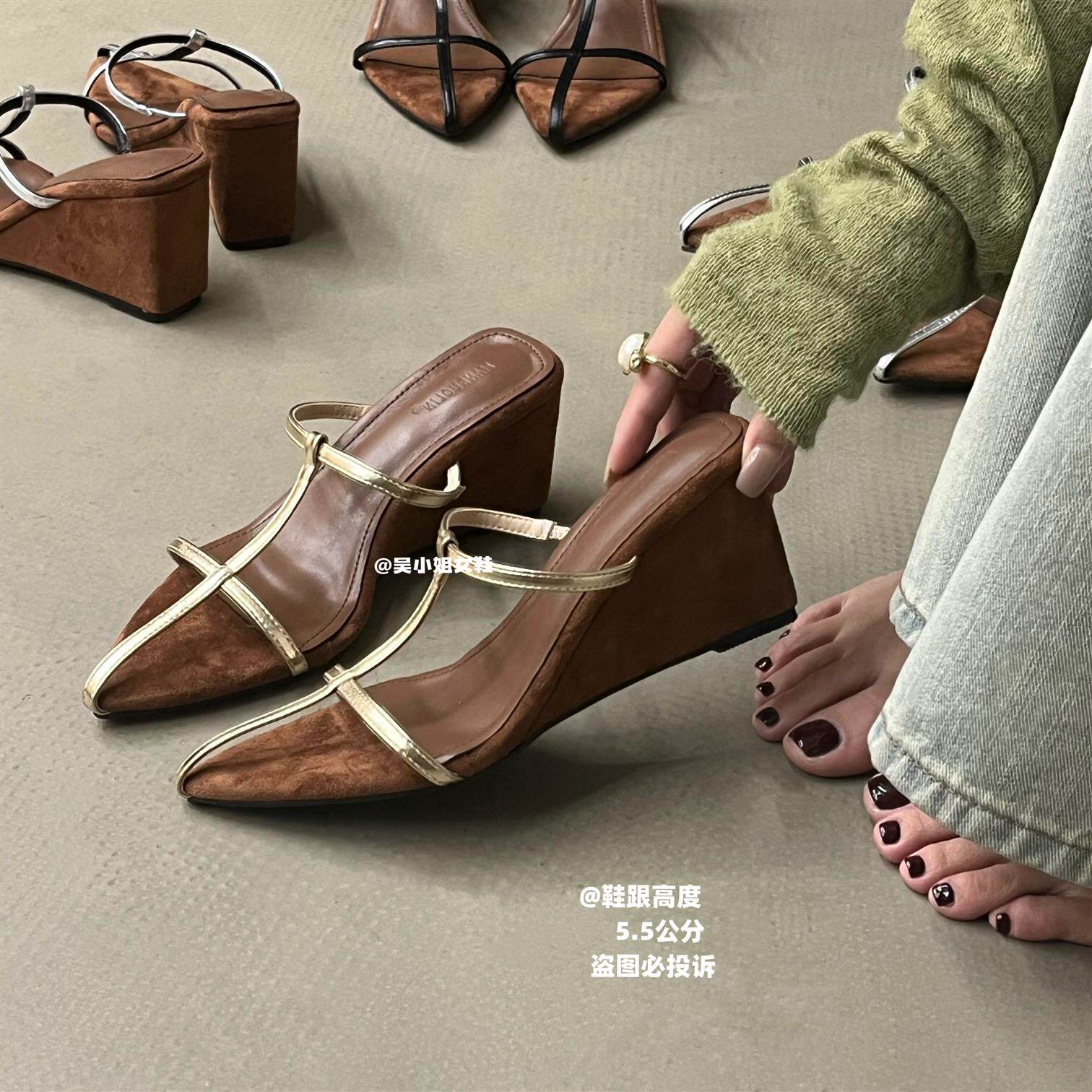 2026夏季新款法式尖头坡跟凉拖女外穿复古绒面一字带气质高跟凉鞋