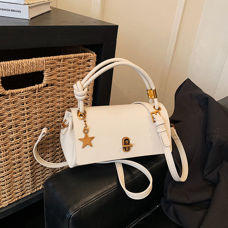 早春超火手提小方包包女式2026新款上班通勤包轻奢小众单肩斜挎包,箱包皮具/热销女包/男包,小方包,淘宝优惠券,粉丝福利购,淘宝优惠卷