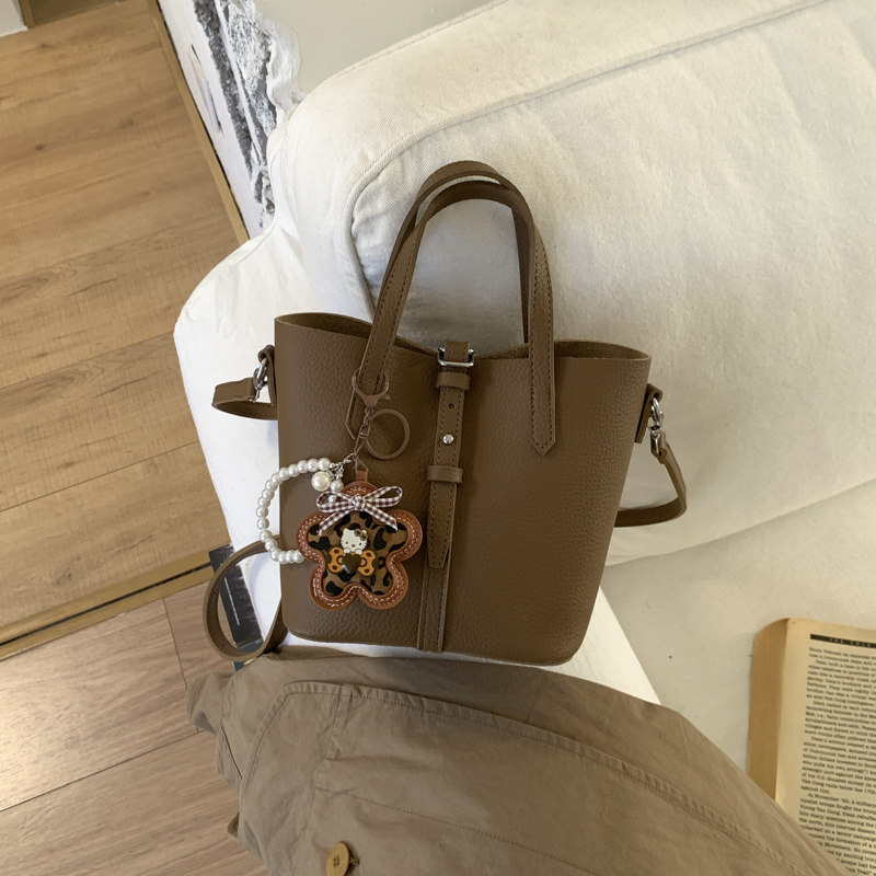 小众复古水桶包包女式2026新款休闲手提菜篮子包高级感单肩斜挎包,箱包皮具/热销女包/男包,水桶包,淘宝优惠券,粉丝福利购,淘宝优惠卷