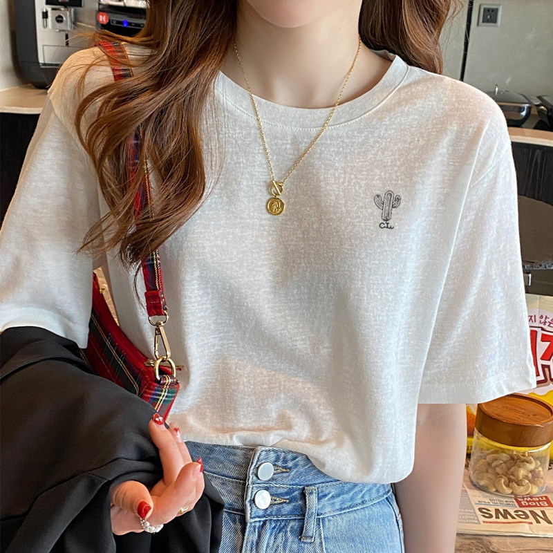 刺绣短袖t恤女士夏季薄款2025新款宽松显瘦设计感减龄洋派上衣女