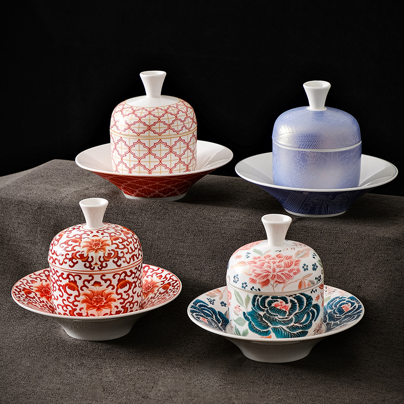 中式高端餐厅酒店餐具位上炖盅