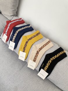 韩国东大门socks女士竖条豹纹袜子小红书博主推荐侧面线条中筒袜