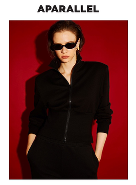 短款垫肩收腰卫衣